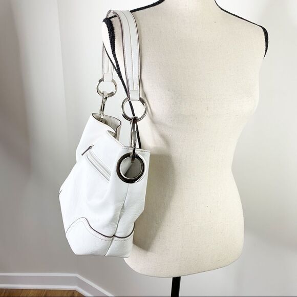 White Hobo Bag w/chunky Silver Rings‎ - Picture 11 of 16